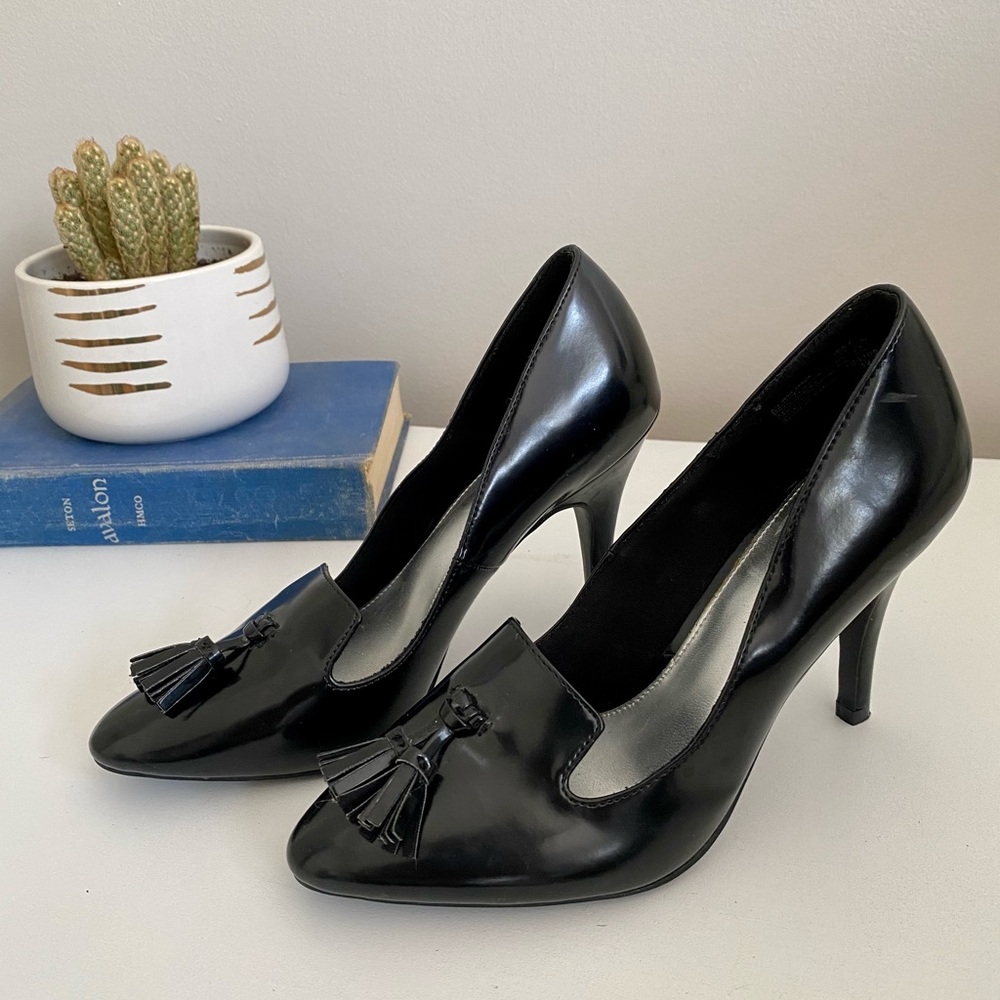 Fioni Black Pumps with Menswear Detail